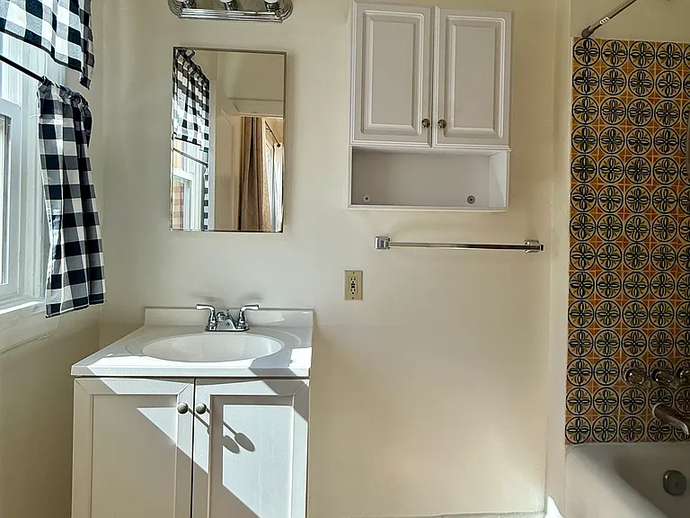 105 S Commonwealth Ave #4 — Photo 9