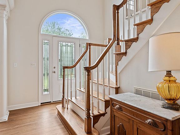 2nd image of 10211 Castlebridge Ct