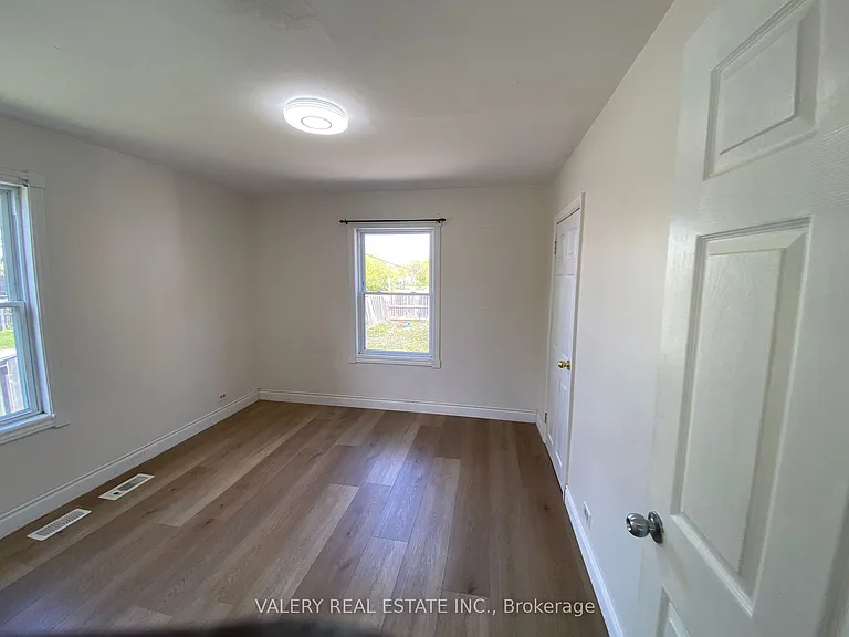 374 Edmonton St #MAIN — Photo 6
