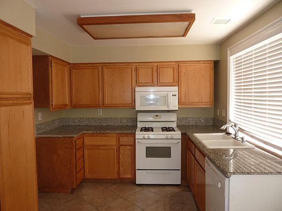 2nd image of 23935 Lone Pine Dr