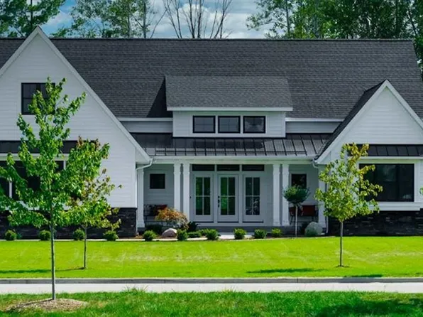 3014 Hidden Meadows Dr, Midland, MI 48642