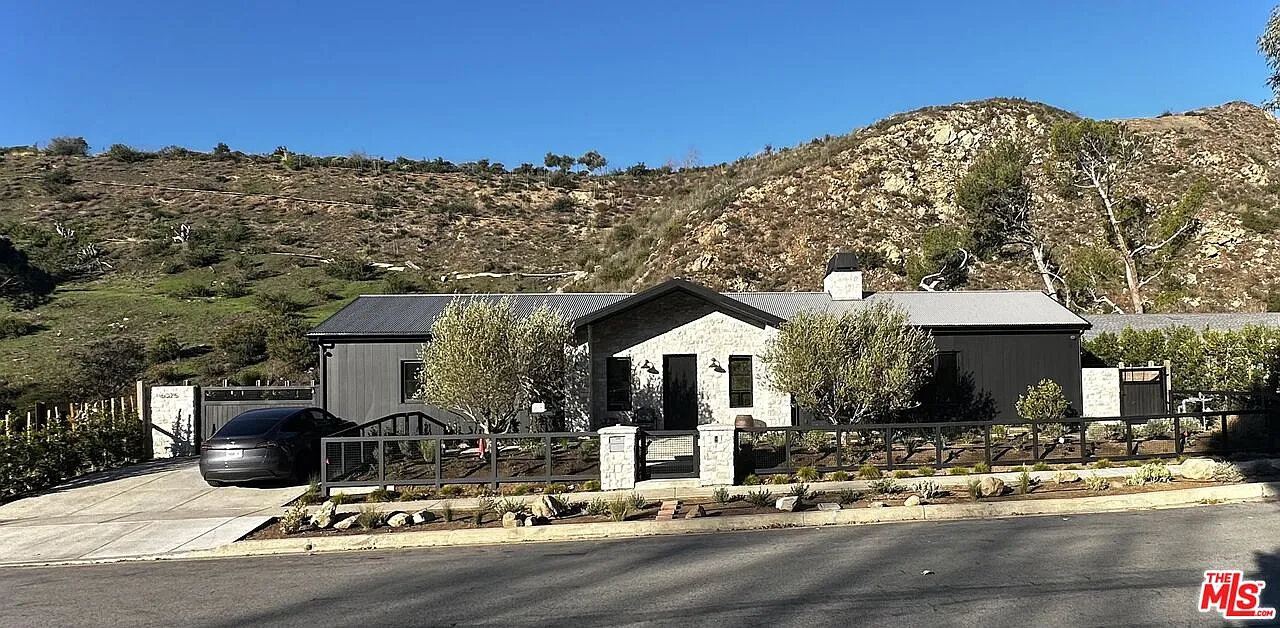4 bed, 3.5 bath, 2750 sqft, $22,500 — Photo 1