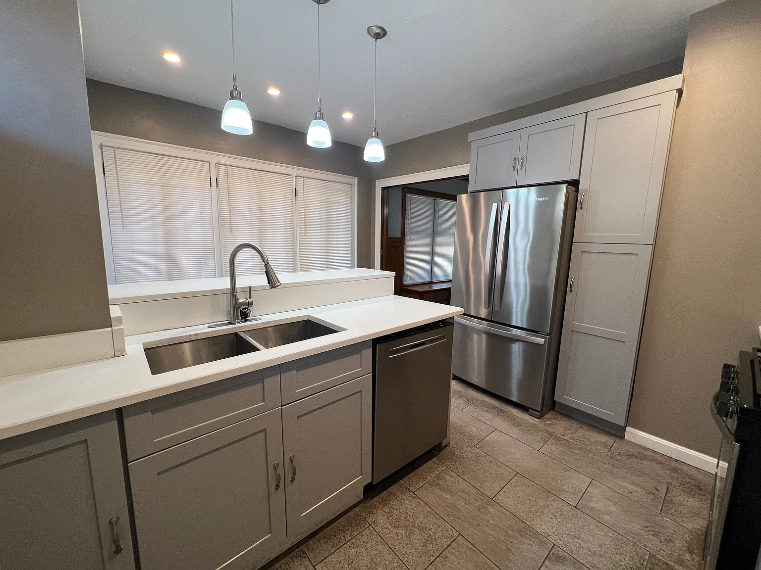 4 bed, 2.5 bath, 3428 sqft, $2,500 — Photo 3