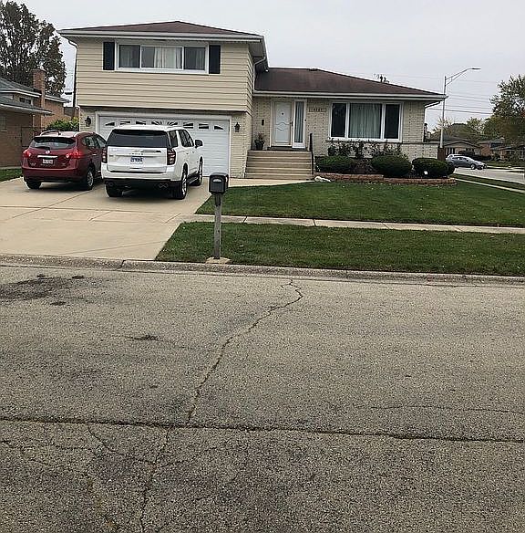1st image of 4847 W 106th St