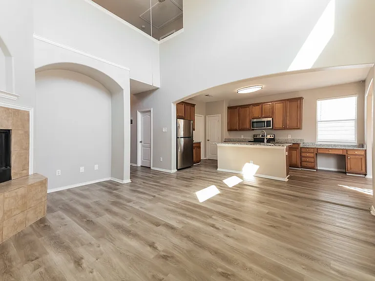 1820 Plymouth Dr — Photo 6