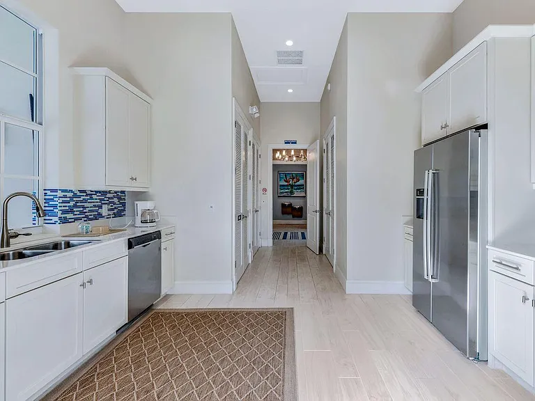 814 Bay Colony Dr S — Photo 30
