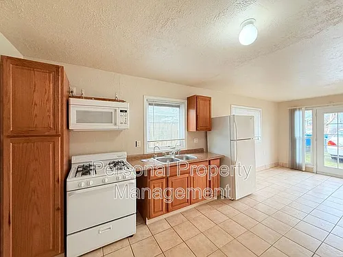 1102 G St Photo 1