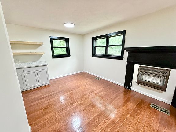 5th image of 830 Rowland Rd
