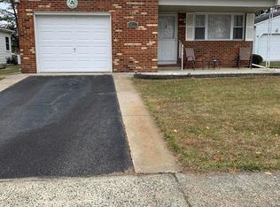 4 Chopin Ct, Toms River, NJ 08757