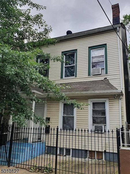 2nd image of 93 Jefferson St