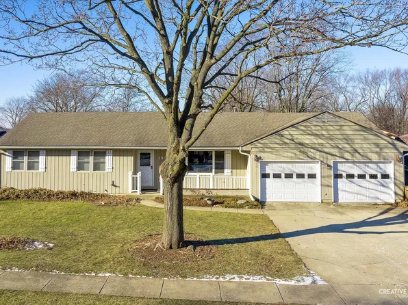 195 McCannon St, Sugar Grove, IL 60554