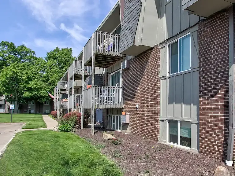Windjammer Apartments — Photo 6