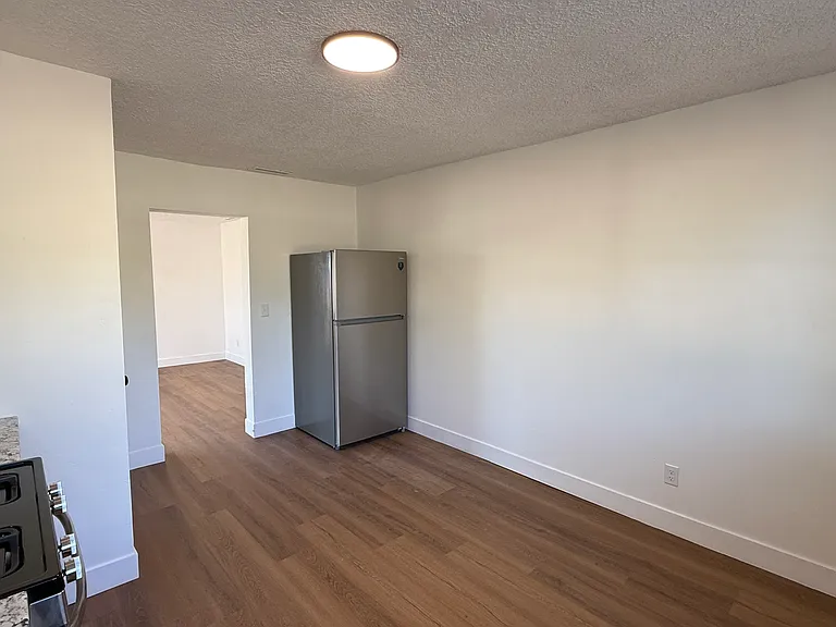 469 W 2nd St #7 — Photo 7