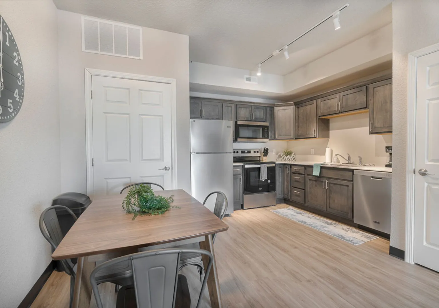 Special - 1 month FREE with a 12 month lease — Photo 4