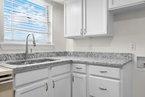 3 bed, 1.5 bath, 925 sqft, $1,200 Photo 1