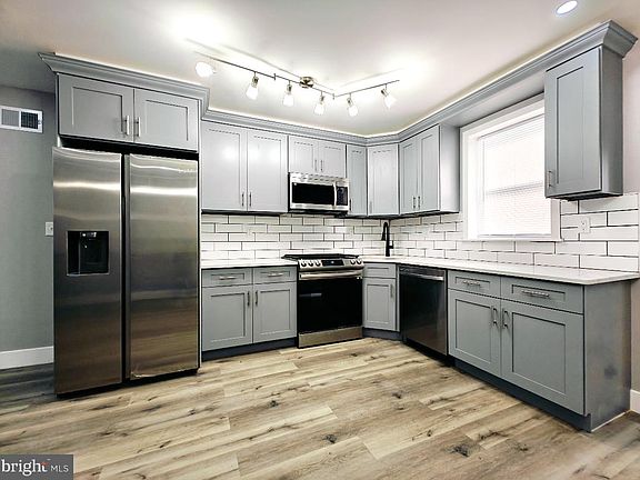4th image of 2724 S Fairhill St