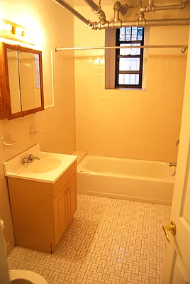 Rented by Bohemia Realty Group | media 21