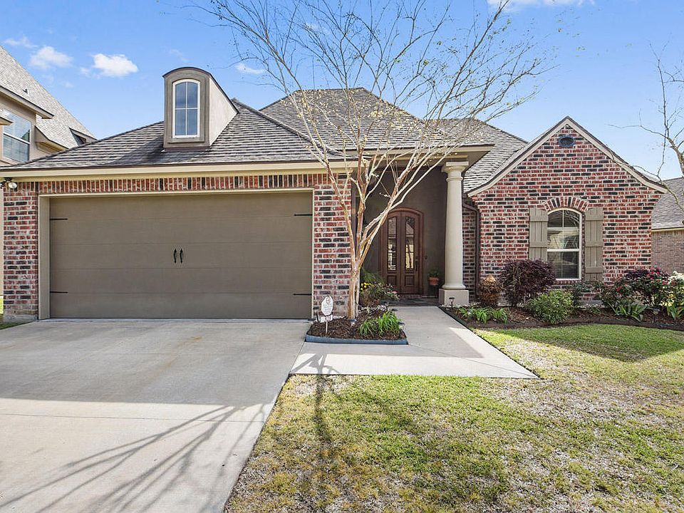 1st image of 323 La Villa Cir
