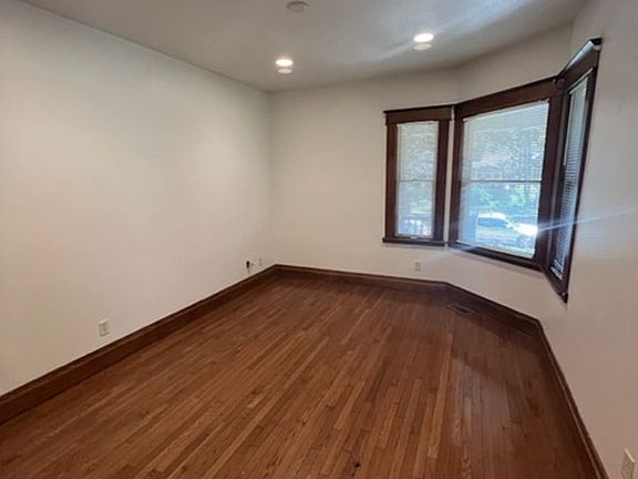 4th image of 1669-1671 W Hague Ave