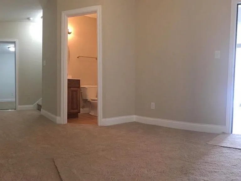 1763 W Victoria Ln — Photo 10