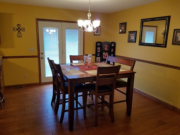 5th image of 411 S Bradley Dr