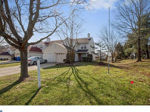 2nd image of 2 Rolling Hills Dr E