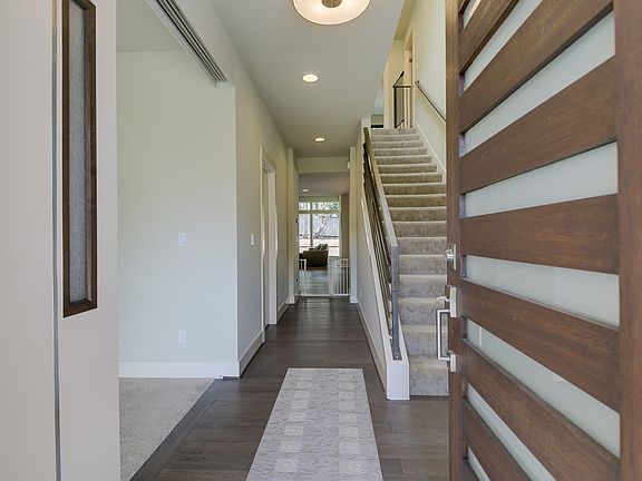 2nd image of 12128 NE 106th Pl