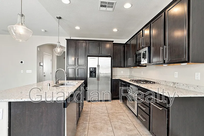 3 bed, 3.0 bath, 1991 sqft, $2,145 — Photo 3