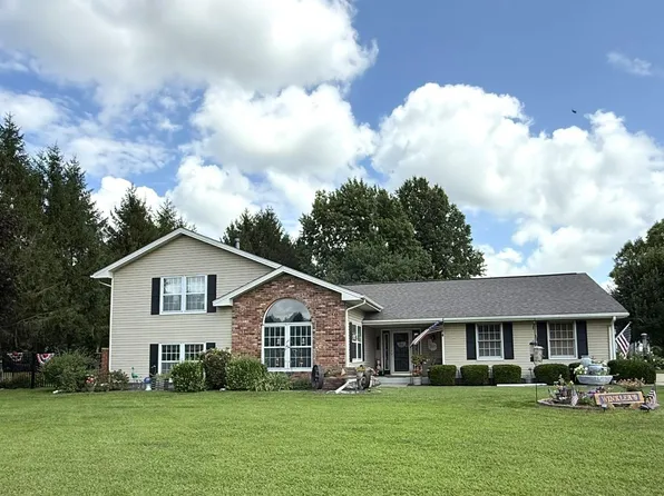 3175 Buckingham Rd, Galesburg, IL 61401