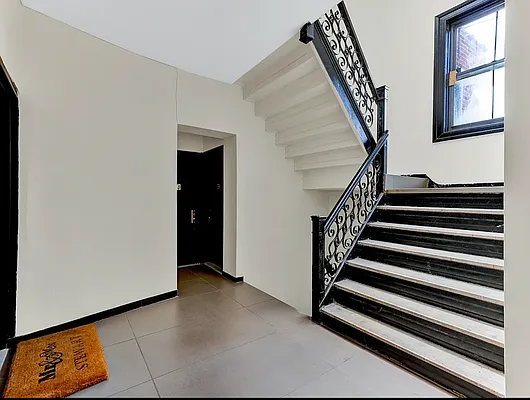 Rented by REAL New York | media 32