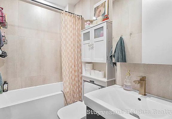 5th image of 317 Woodbine St #3B