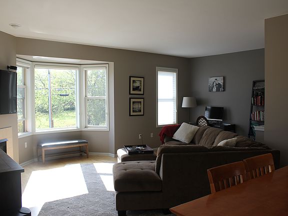 4th image of 228 E Reservoir Ave #1