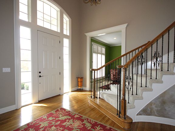 20 ft ceilings in Entry!