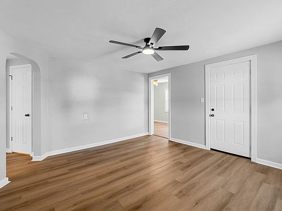 5th image of 2707 Pinewell St