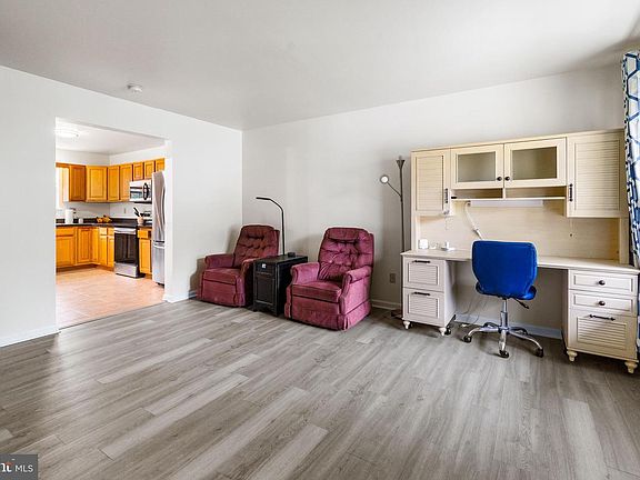 5th image of 94 Chestnut Dr