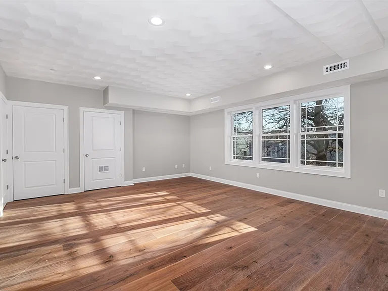 119-121 Addison St #9 — Photo 3