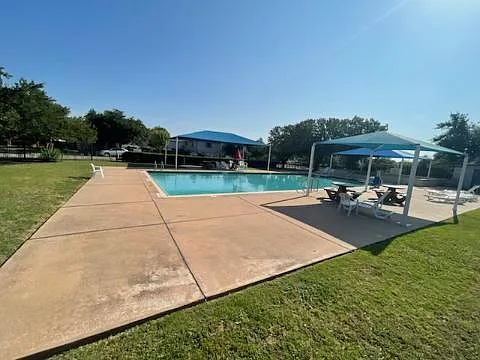 302 Golden Gate Dr — Photo 27
