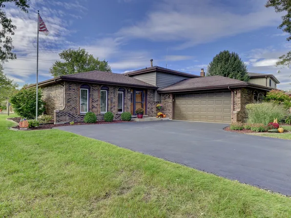 3484 Gilbert Ct, Crete, IL 60417