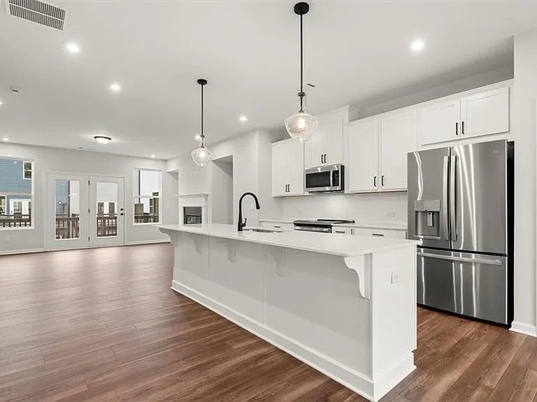 741 Payton Ln — Photo 12
