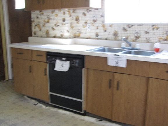 5th image of 327 Indianwood Blvd