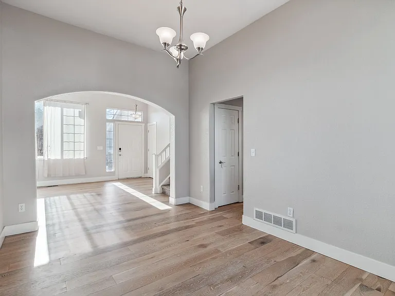 5357 E Hamilton Ave — Photo 8