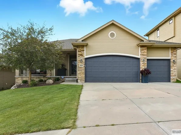 18245 Harney St, Elkhorn, NE 68022