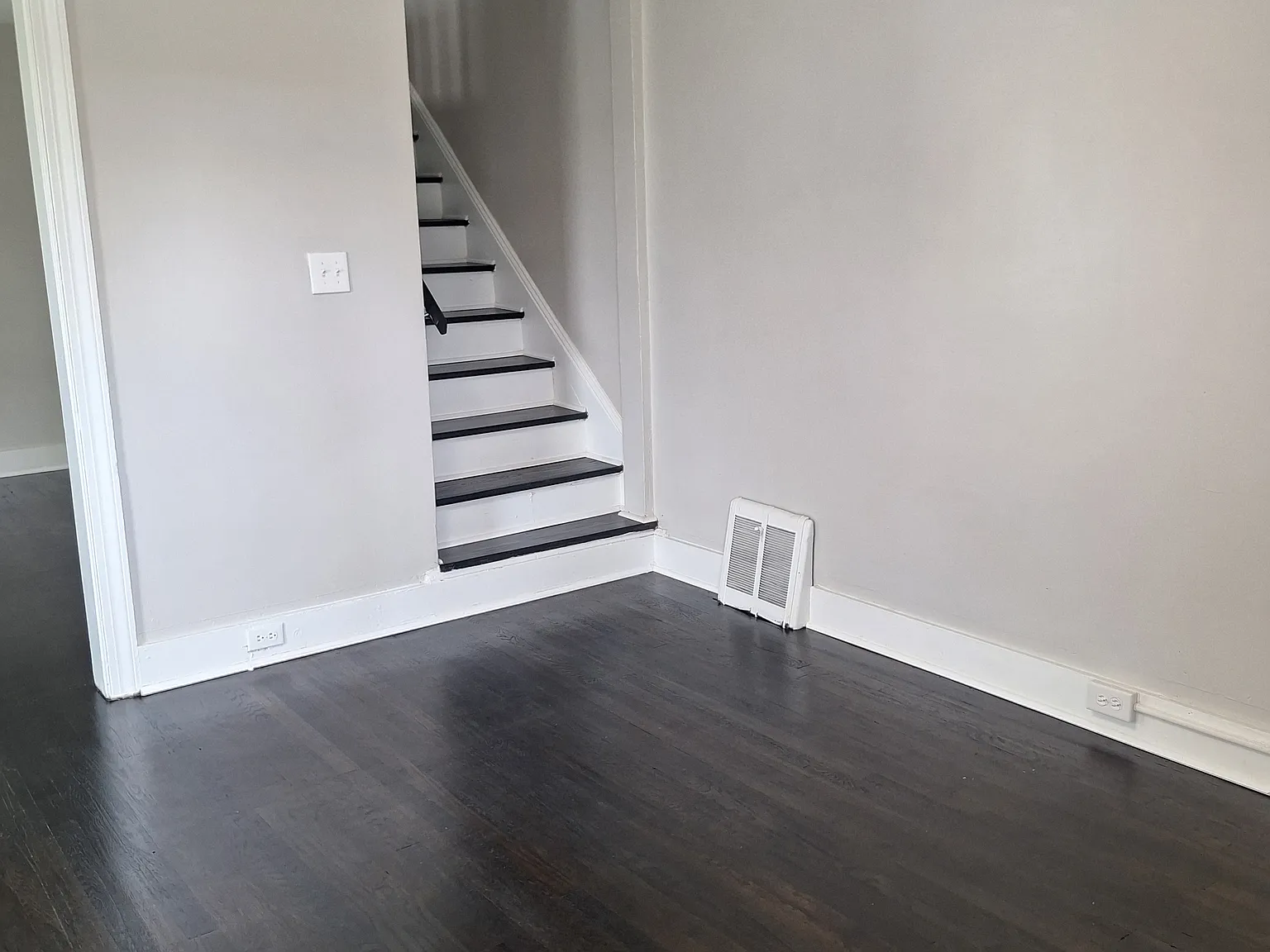 3 bed, 1400 sqft, $2,100 — Photo 2
