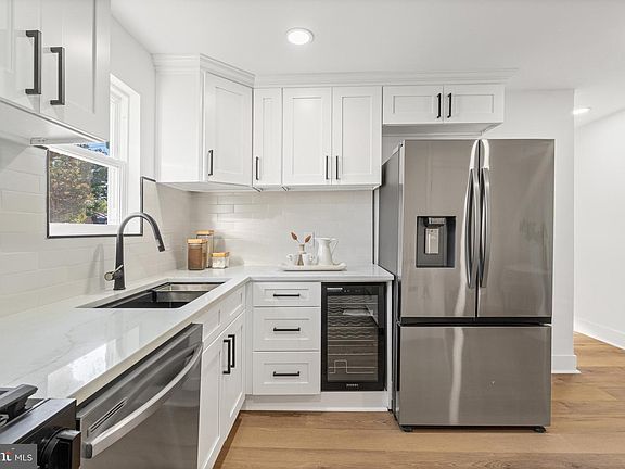 4th image of 1019 President St