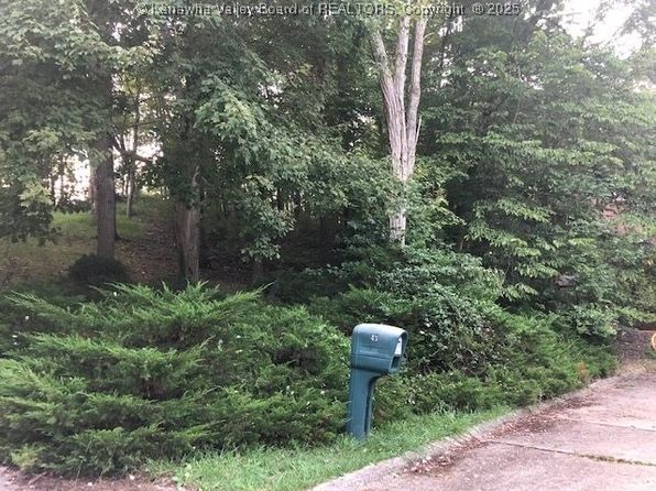49 Timberturn St, Hurricane, WV 25526
