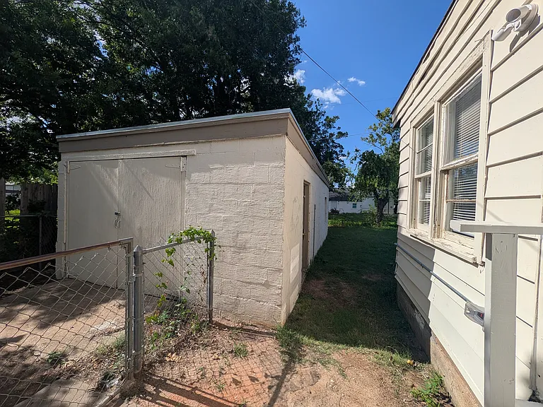 313 E Jacobs Dr #1 — Photo 7