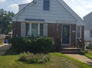 77 Lamberson St, Valley Stream, NY 11580