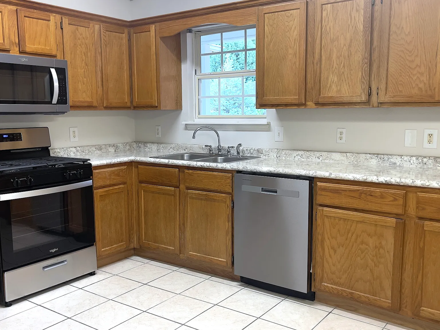 3 bed, 1493 sqft, $1,400 — Photo 2