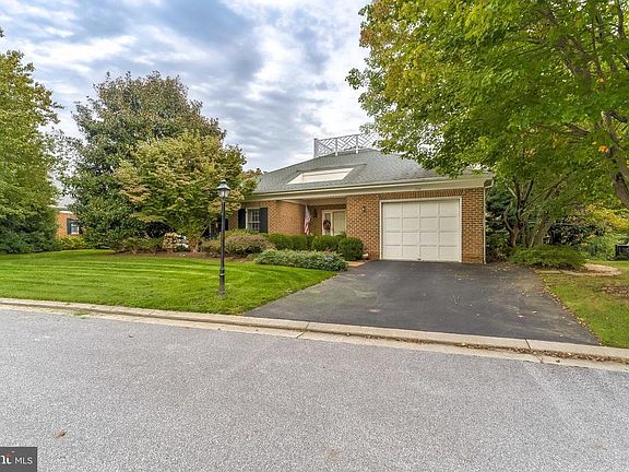 3rd image of 606 Brightwood Club Dr