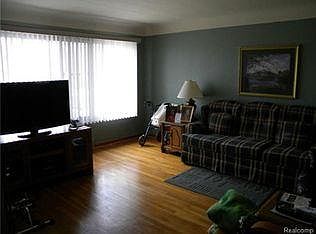 4th image of 22780 Recreation St